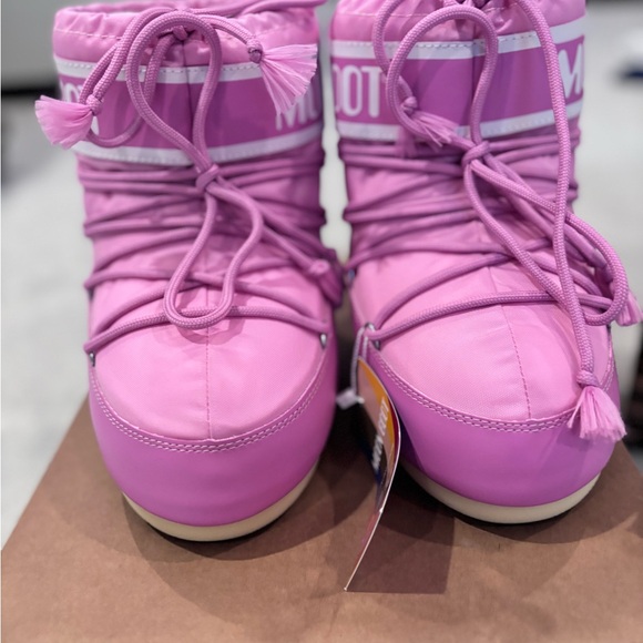 Women’s Moon Boots Vibrant Pink Winter Boots - Picture 6 of 10